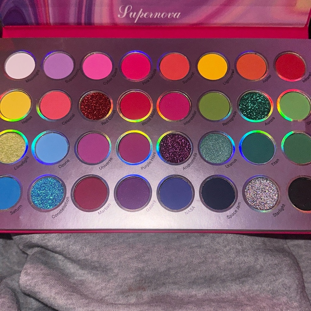 Eyeshadow palette